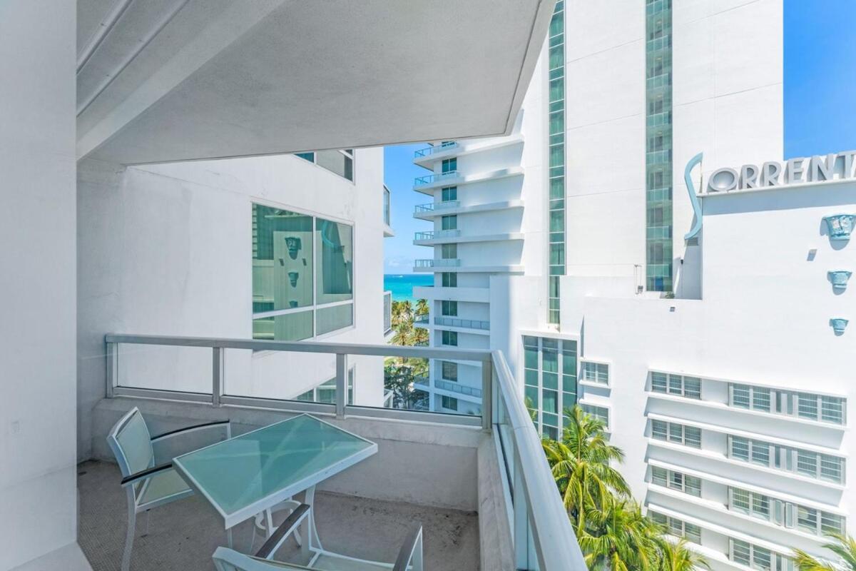 Apartment Fontainebleau - Street & Partial Ocean View