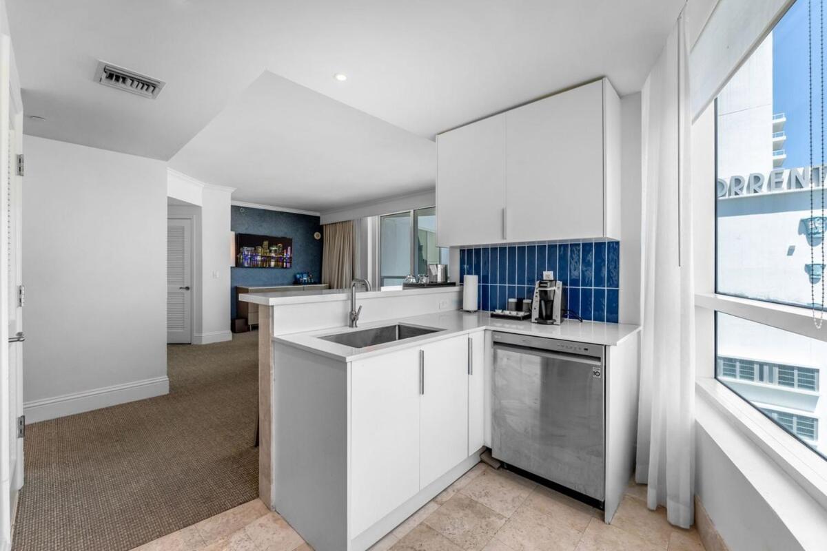Fontainebleau - Street & Partial Ocean View Apartamento *
