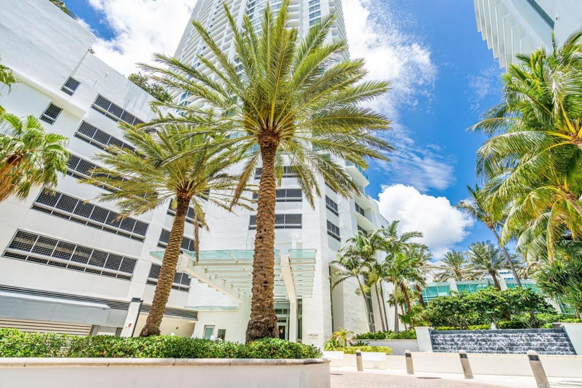Fontainebleau - Street & Partial Ocean View *